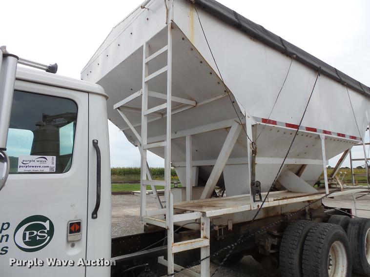 image for item DC1231 1990 International 4900 fertilizer tender truck