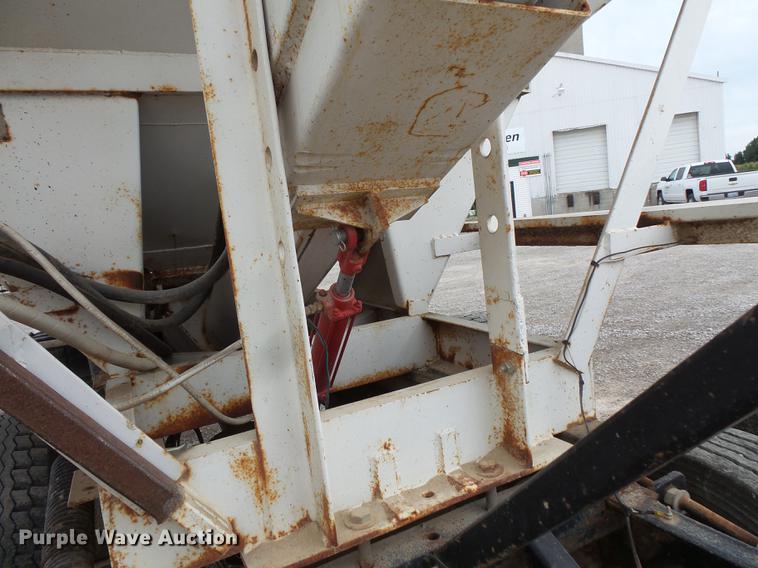 image for item DC1231 1990 International 4900 fertilizer tender truck