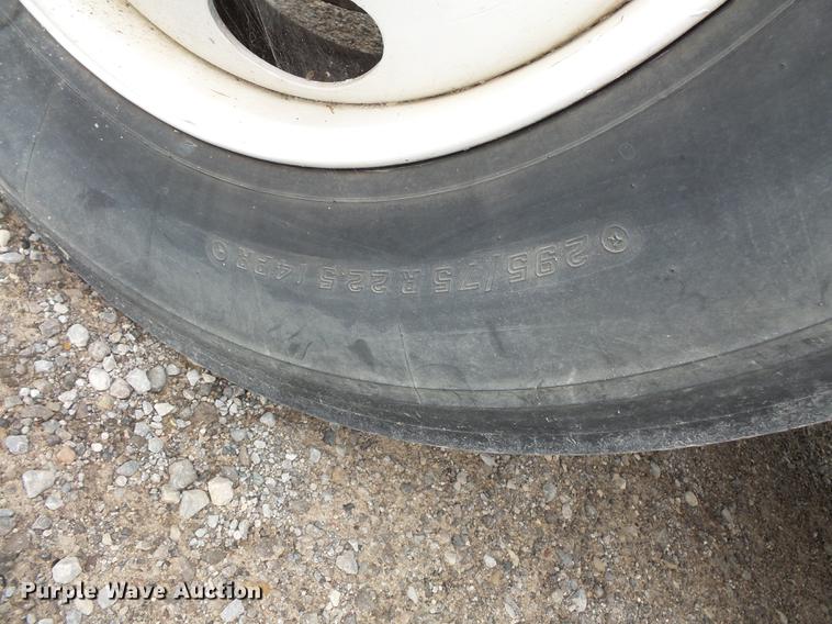 image for item DC1231 1990 International 4900 fertilizer tender truck