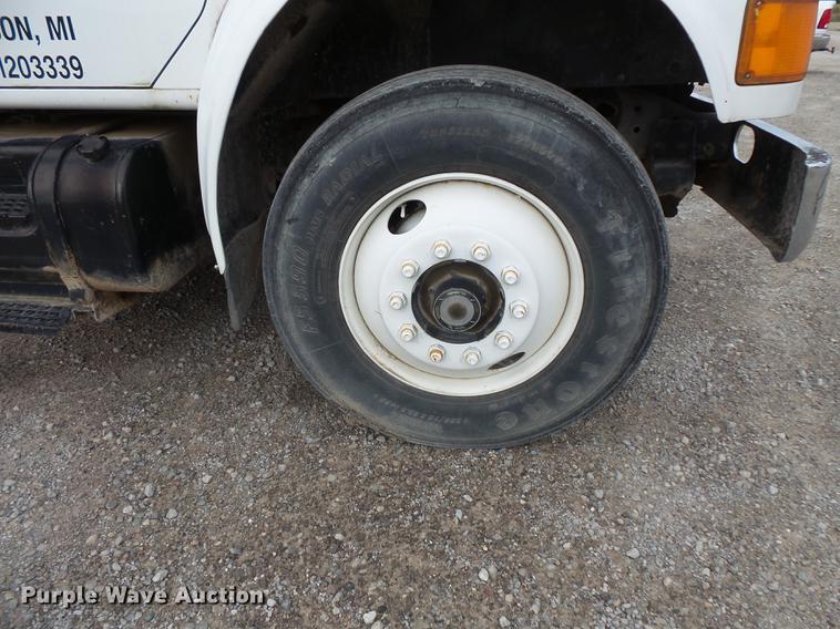 image for item DC1231 1990 International 4900 fertilizer tender truck