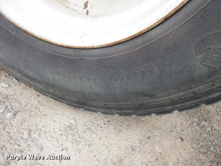 image for item DC1231 1990 International 4900 fertilizer tender truck