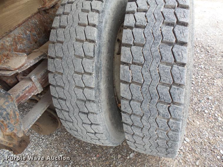 image for item DC1231 1990 International 4900 fertilizer tender truck