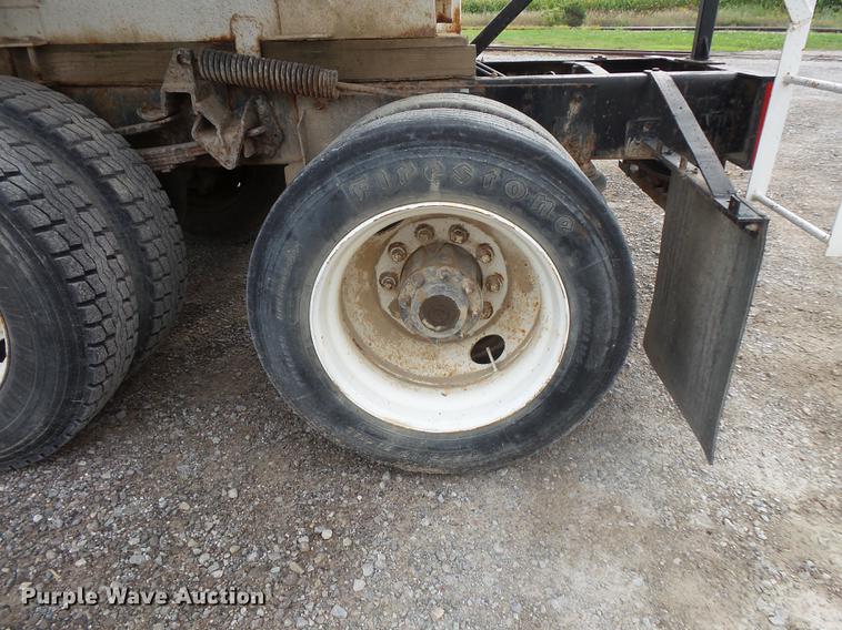 image for item DC1231 1990 International 4900 fertilizer tender truck