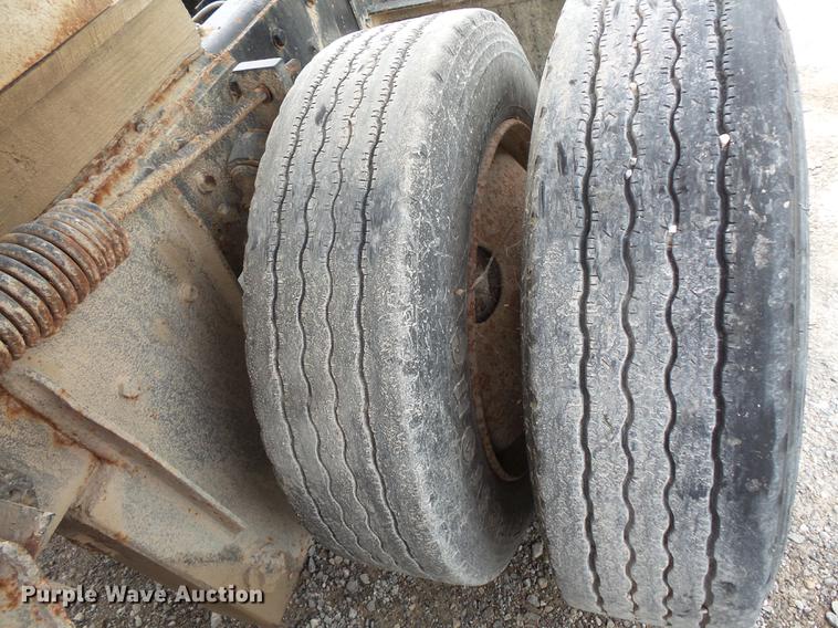 image for item DC1231 1990 International 4900 fertilizer tender truck