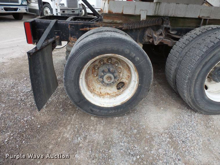 image for item DC1231 1990 International 4900 fertilizer tender truck