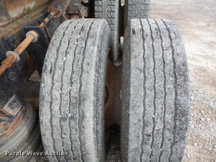 image for item DC1231 1990 International 4900 fertilizer tender truck