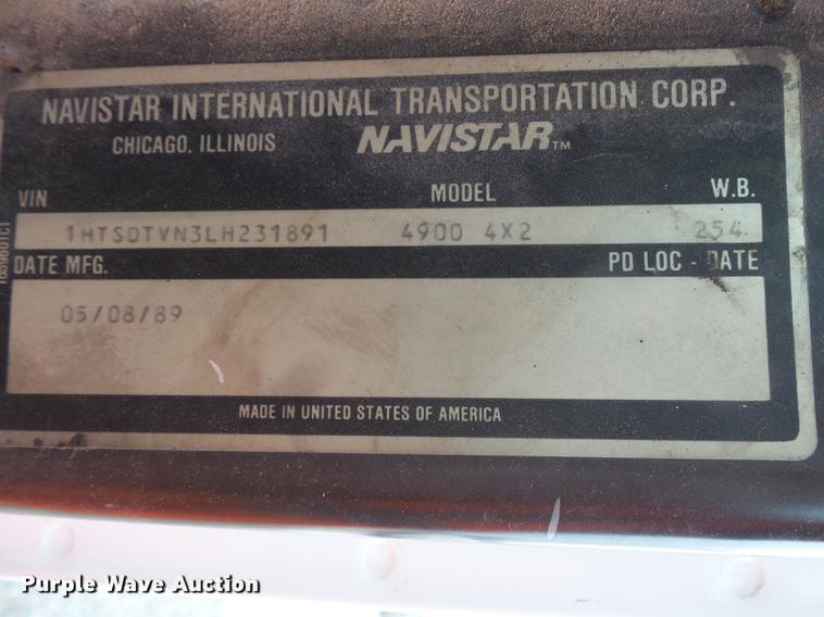 image for item DC1231 1990 International 4900 fertilizer tender truck