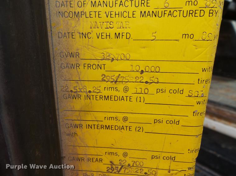 image for item DC1231 1990 International 4900 fertilizer tender truck