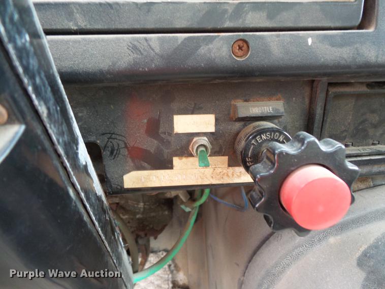 image for item DC1232 1990 International 8200 truck cab and chassis