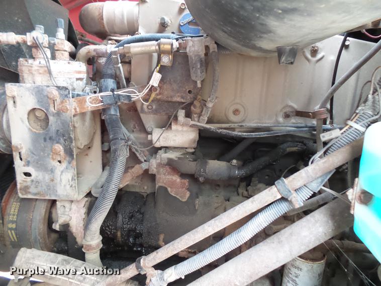 image for item DC1232 1990 International 8200 truck cab and chassis