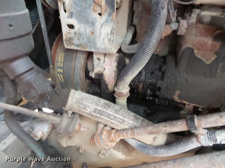 image for item DC1232 1990 International 8200 truck cab and chassis