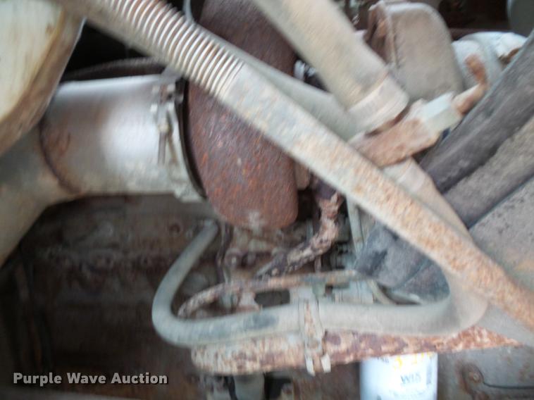 image for item DC1232 1990 International 8200 truck cab and chassis