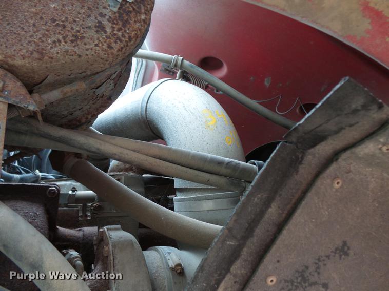 image for item DC1232 1990 International 8200 truck cab and chassis