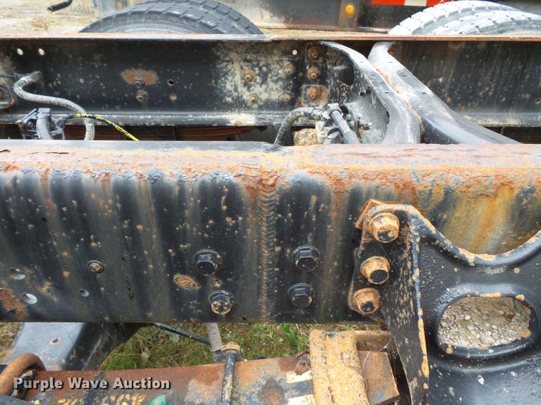 image for item DC1232 1990 International 8200 truck cab and chassis