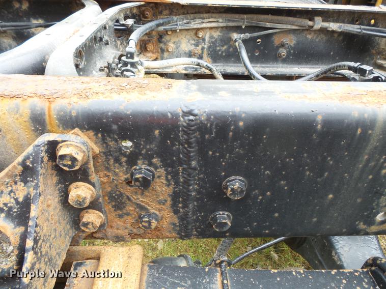 image for item DC1232 1990 International 8200 truck cab and chassis