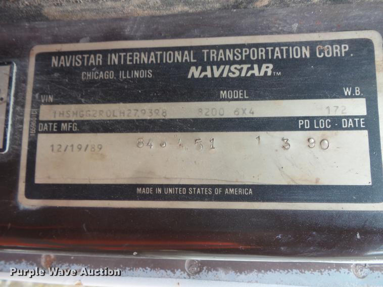 image for item DC1232 1990 International 8200 truck cab and chassis