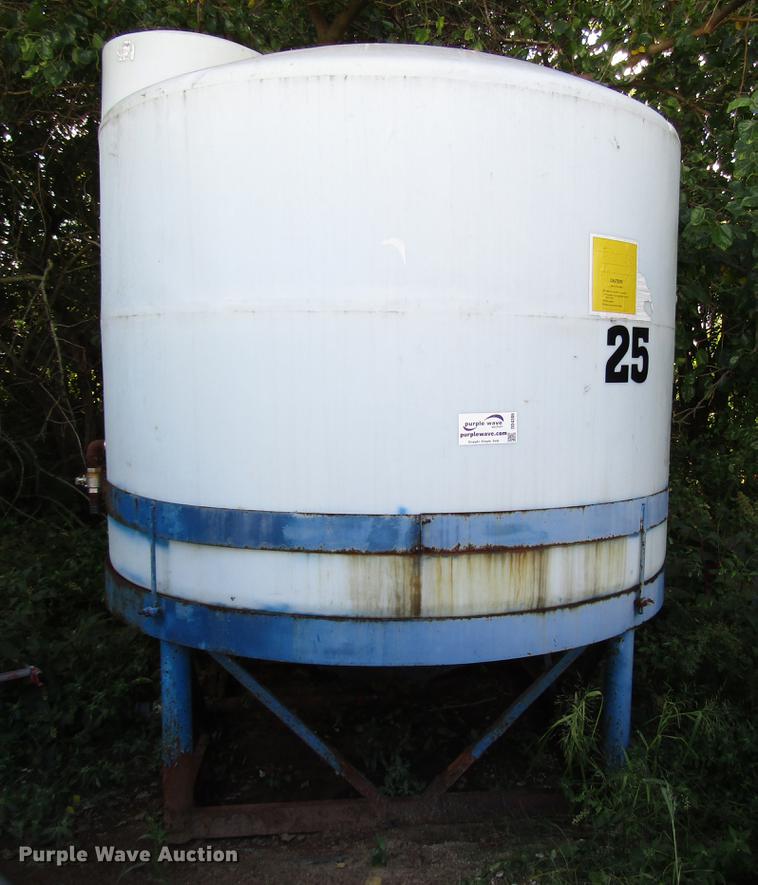 image for item DD4306 Cone bottom poly fertilizer tank