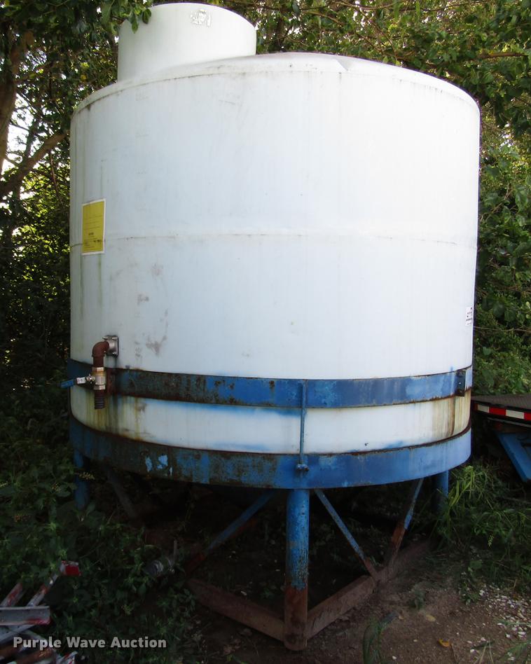 image for item DD4306 Cone bottom poly fertilizer tank