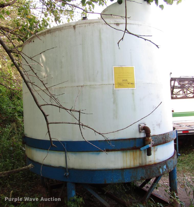 image for item DD4306 Cone bottom poly fertilizer tank