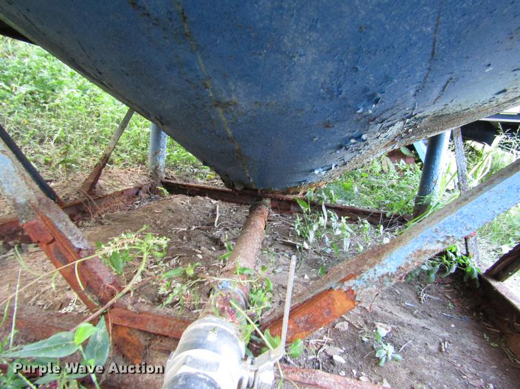 image for item DD4306 Cone bottom poly fertilizer tank