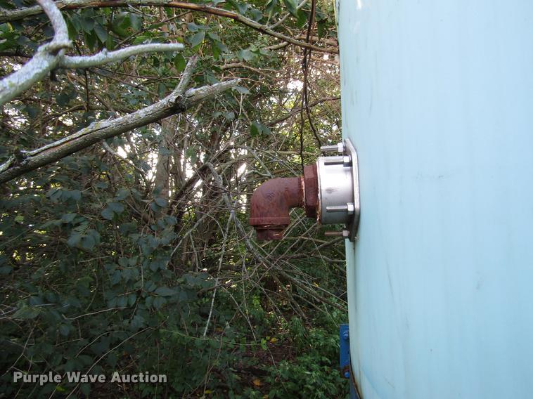 image for item DD4307 Cone bottom poly fertilizer tank