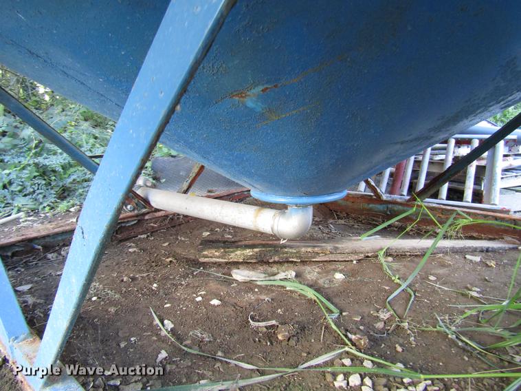 image for item DD4307 Cone bottom poly fertilizer tank