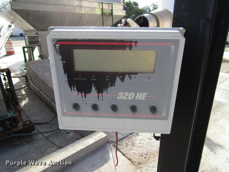 image for item DD4309 1991 Minuteman upright fertilizer blender