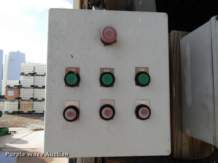 image for item DD4309 1991 Minuteman upright fertilizer blender