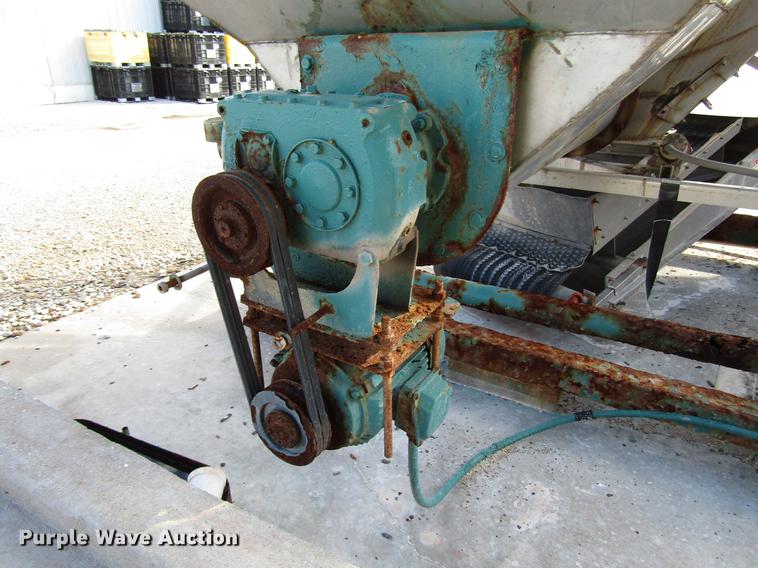 image for item DD4309 1991 Minuteman upright fertilizer blender