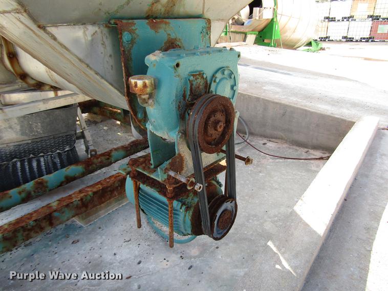 image for item DD4309 1991 Minuteman upright fertilizer blender