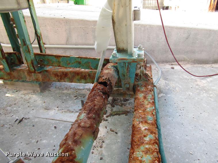 image for item DD4309 1991 Minuteman upright fertilizer blender