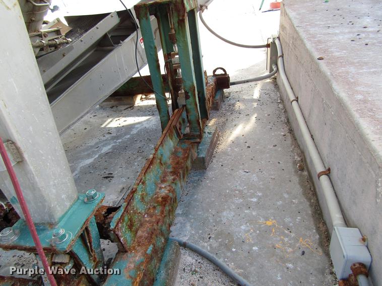 image for item DD4309 1991 Minuteman upright fertilizer blender