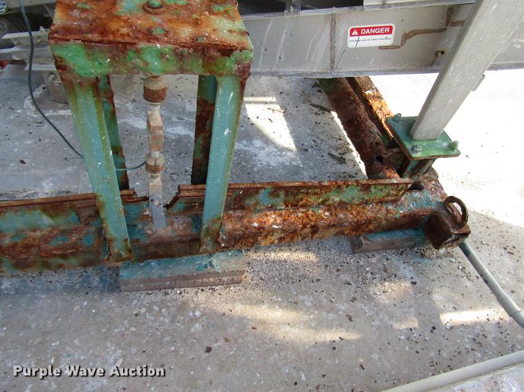 image for item DD4309 1991 Minuteman upright fertilizer blender