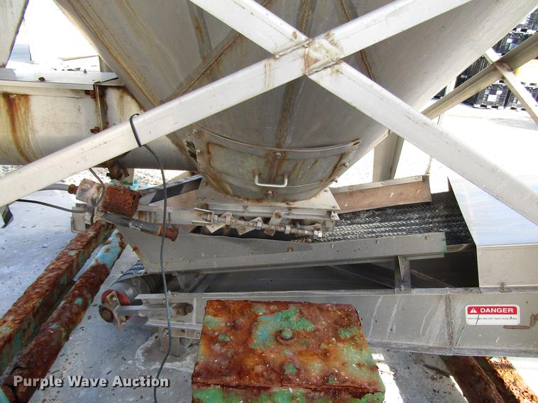 image for item DD4309 1991 Minuteman upright fertilizer blender