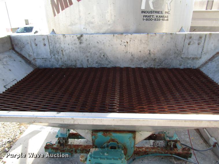 image for item DD4309 1991 Minuteman upright fertilizer blender