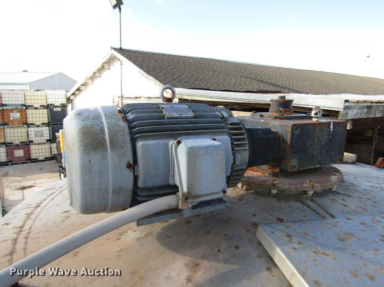 image for item DD4309 1991 Minuteman upright fertilizer blender