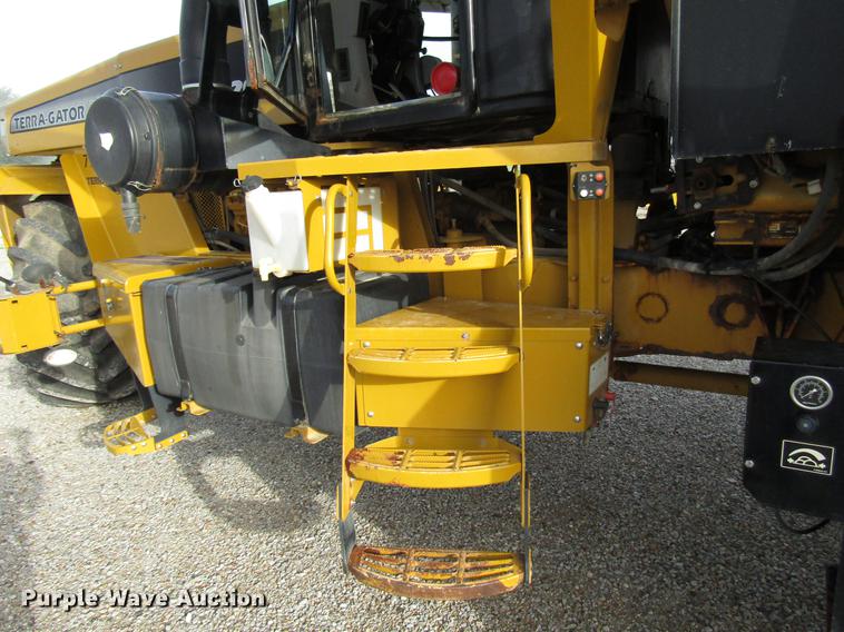 image for item DD4313 2009 Ag-Chem TerraGator 8203 applicator
