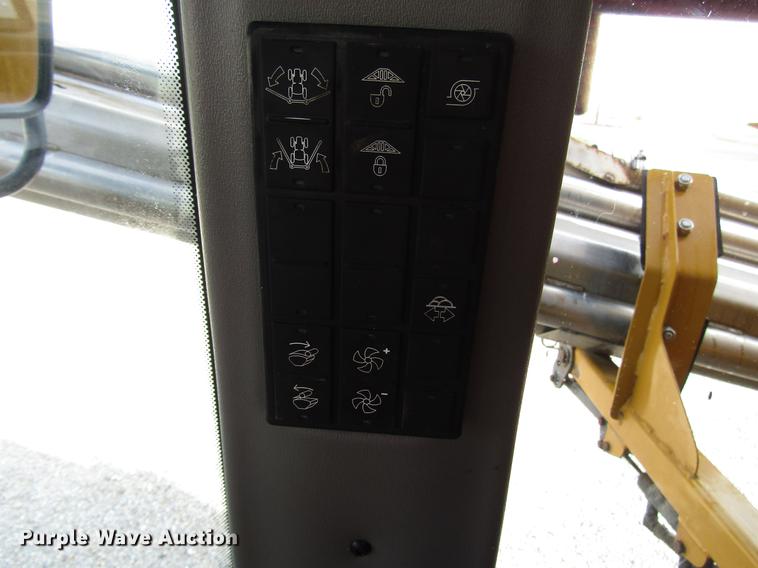 image for item DD4313 2009 Ag-Chem TerraGator 8203 applicator