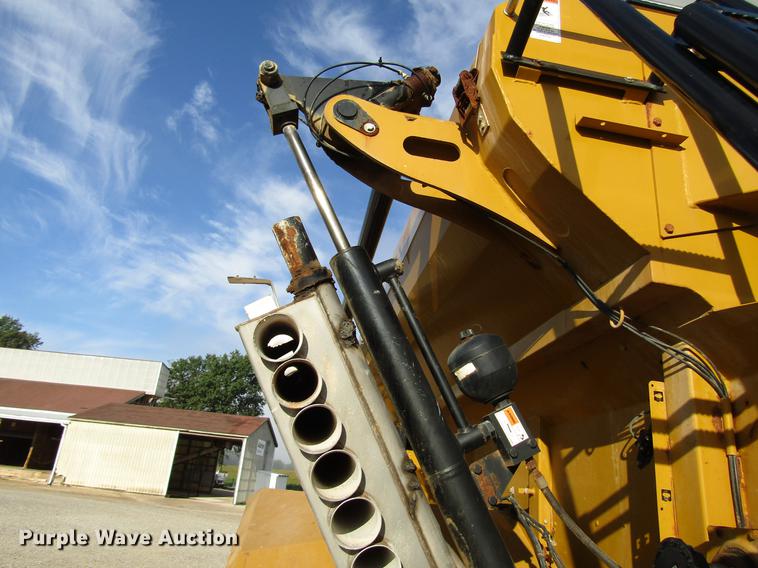 image for item DD4313 2009 Ag-Chem TerraGator 8203 applicator