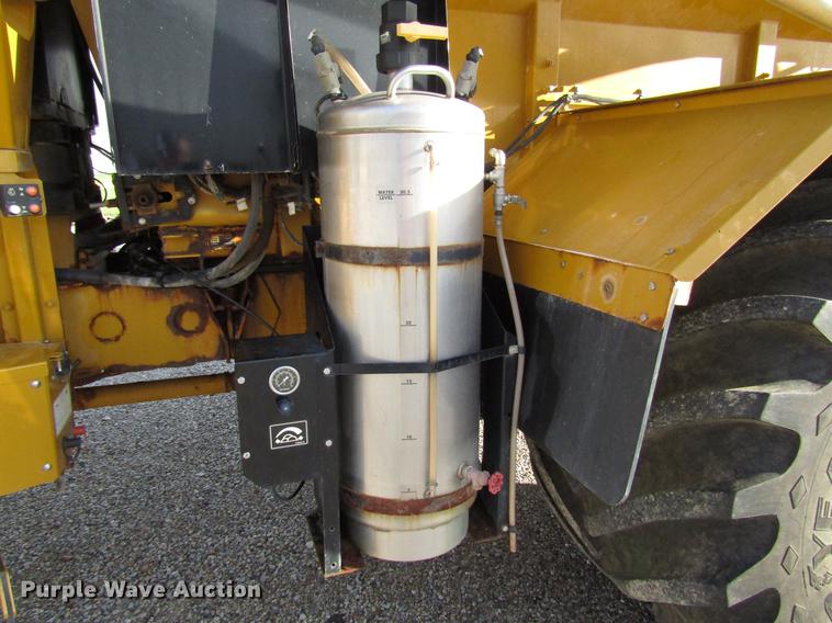 image for item DD4313 2009 Ag-Chem TerraGator 8203 applicator