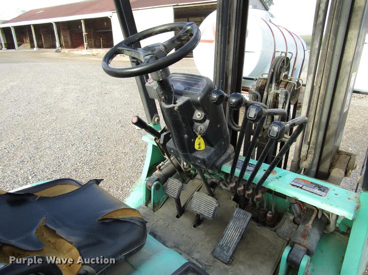 image for item DD4314 2001 Mitsubishi FG25K forklift