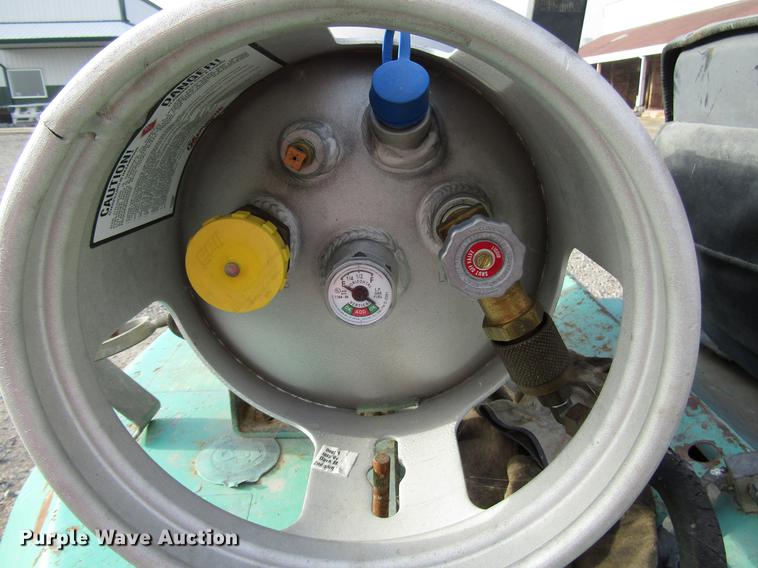 image for item DD4314 2001 Mitsubishi FG25K forklift