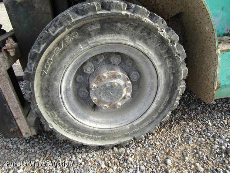 image for item DD4314 2001 Mitsubishi FG25K forklift