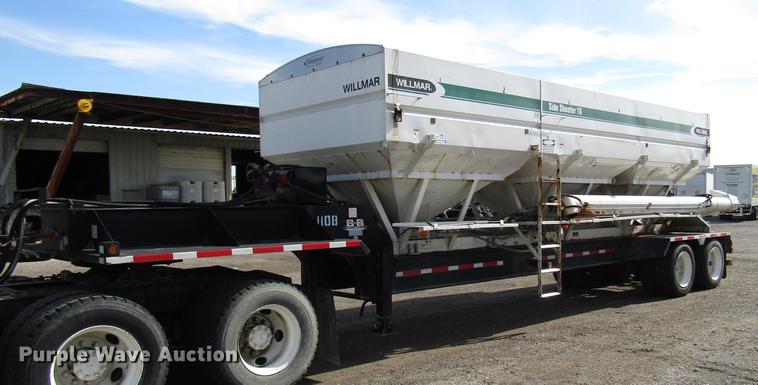 image for item DD4318 2011 B-B fertilizer tender trailer with Willmar Side Shooter 16