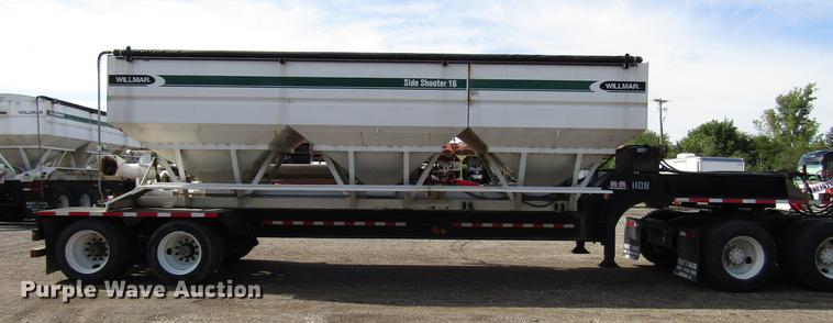 image for item DD4318 2011 B-B fertilizer tender trailer with Willmar Side Shooter 16