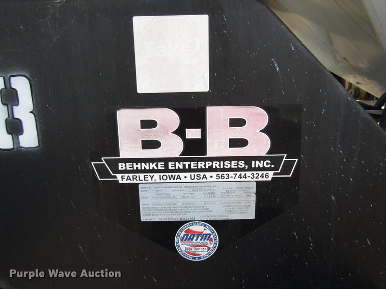 image for item DD4318 2011 B-B fertilizer tender trailer with Willmar Side Shooter 16