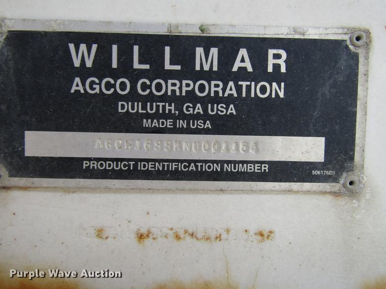 image for item DD4318 2011 B-B fertilizer tender trailer with Willmar Side Shooter 16