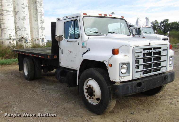 image for item DD4327 1982 International S1955 flatbed truck