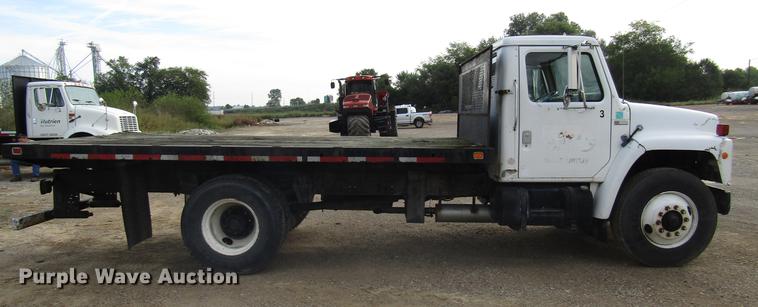 image for item DD4327 1982 International S1955 flatbed truck