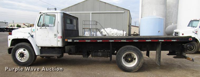 image for item DD4327 1982 International S1955 flatbed truck